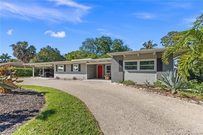 Building Photo - 530 S Manor Dr