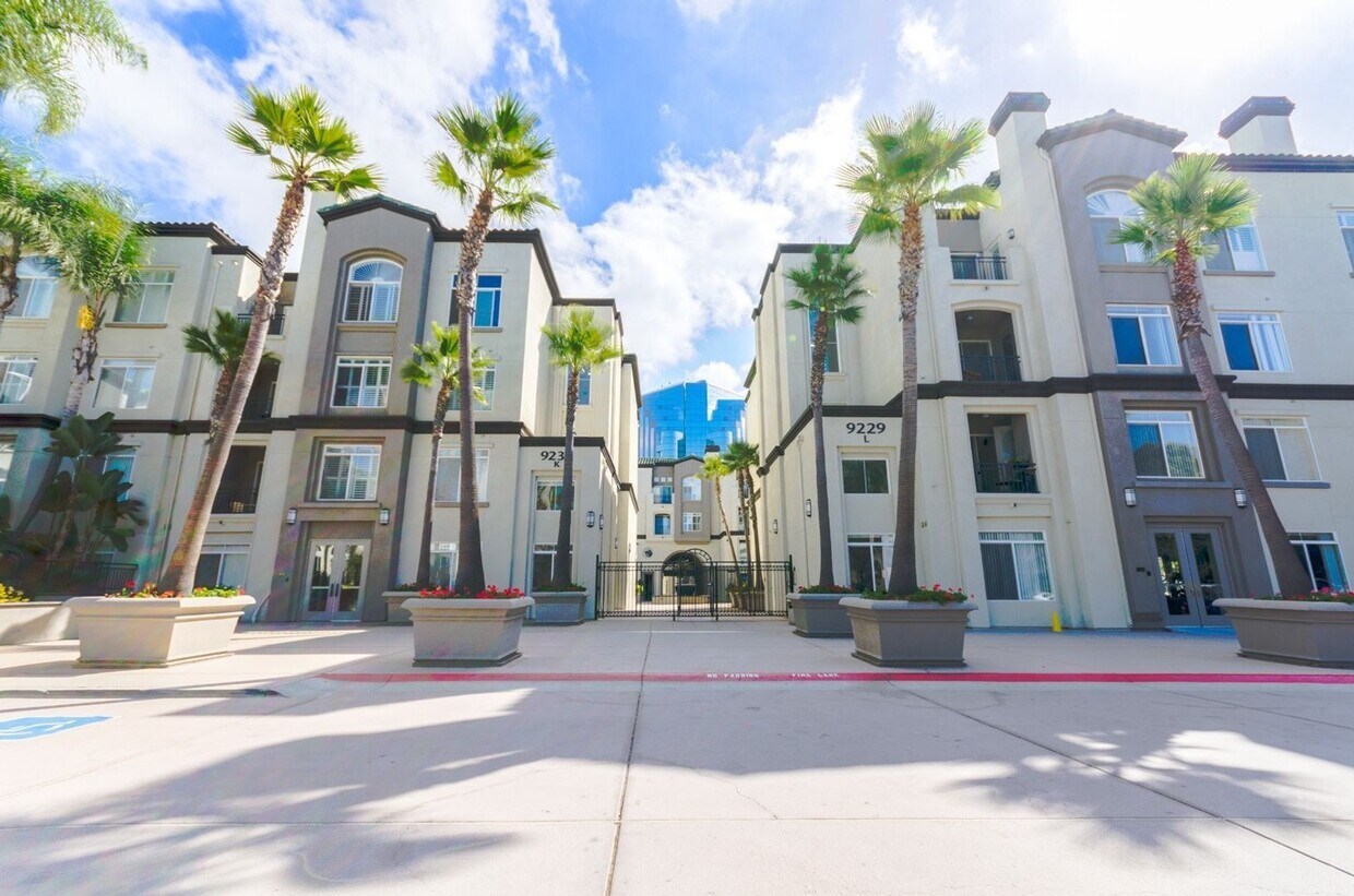 Primary Photo - Beautiful 2/2 Condo in Coveted La Jolla UT...