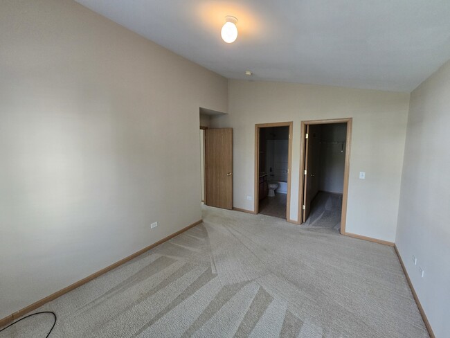 Building Photo - 1531 Silverstone Dr