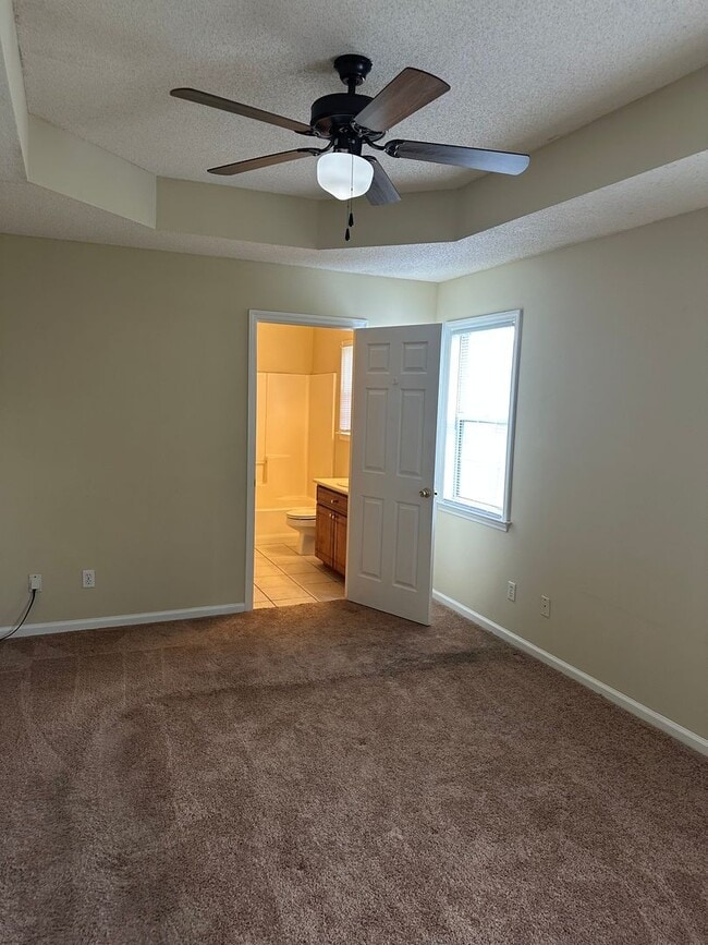 Building Photo - 4241 Wilshire Dr