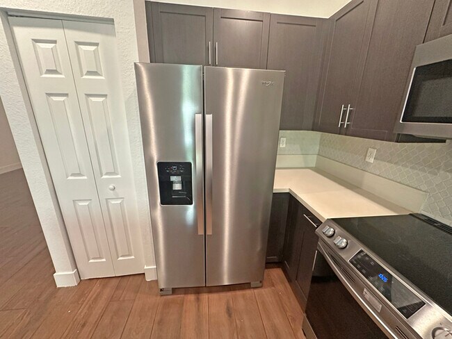 Foto del edificio - Stylish 3-Bedroom Home with Pool, Garage &...
