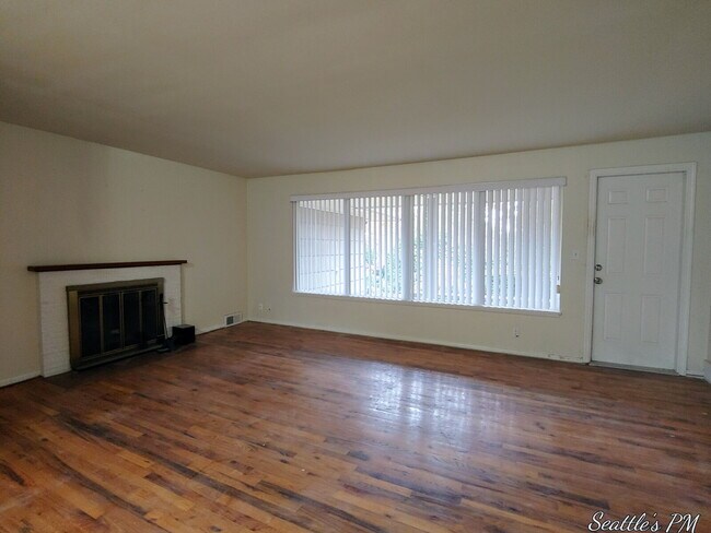 Foto del edificio - "Charming 2-Bed Retreat with Gleaming Hardwood Floors in Prime Seattle Location!"