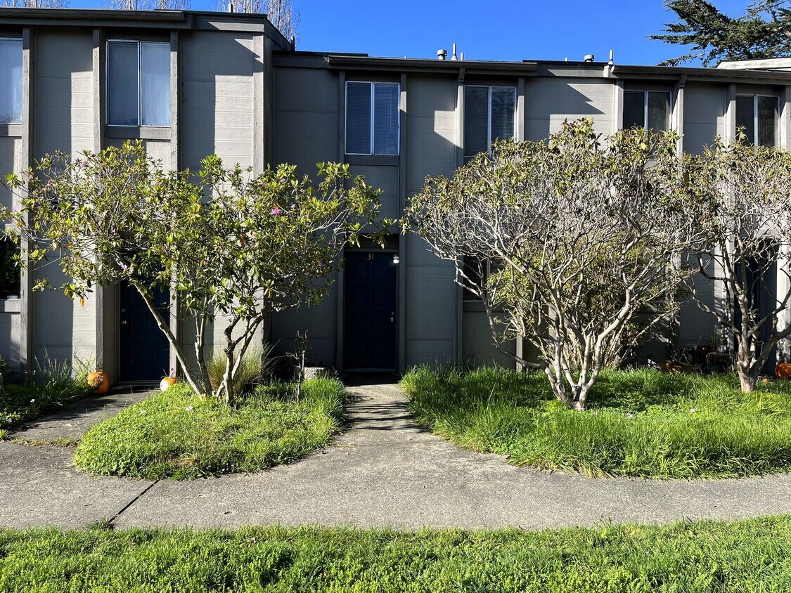 Primary Photo - 841 Bayside Rd