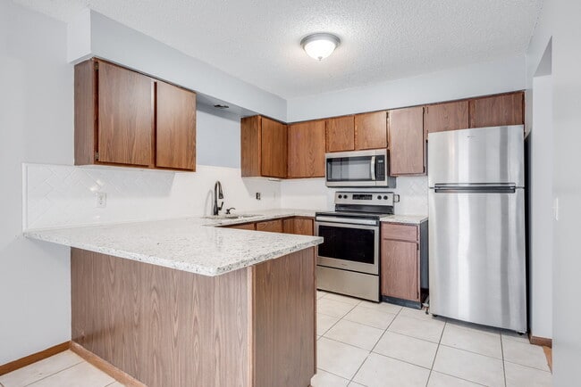Building Photo - 631 Ridgeview Dr
