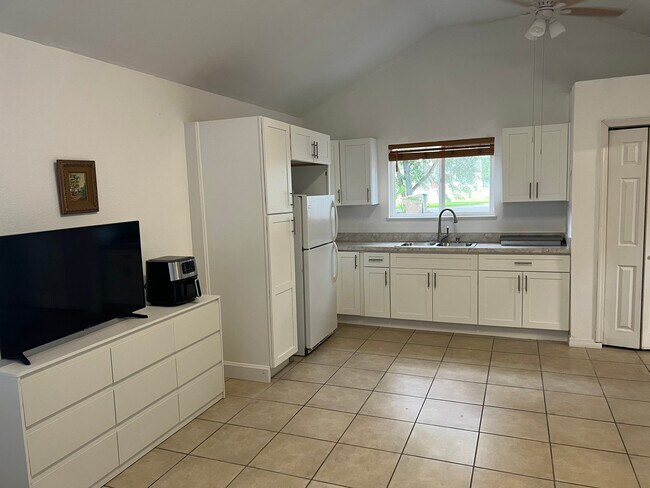Foto del edificio - 2540 Greenwood Dr