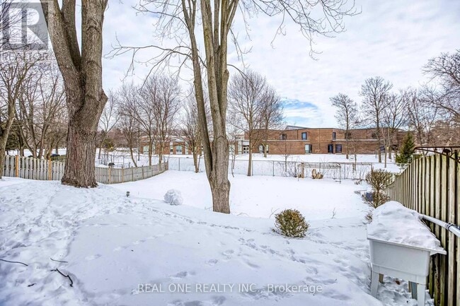 Building Photo - 106 Deanscroft Square