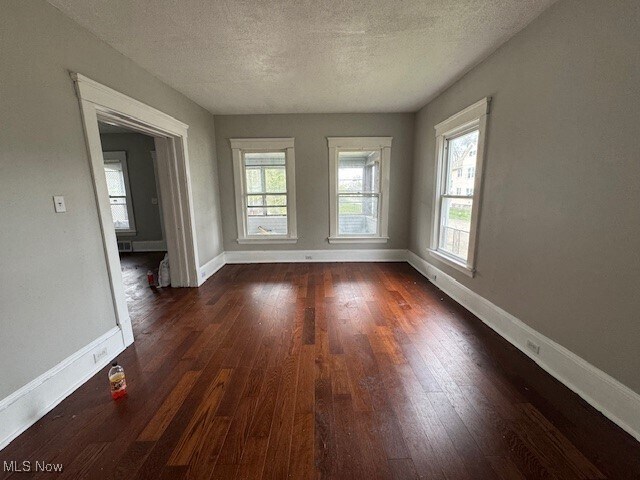 Foto del edificio - 14216 Northfield Ave