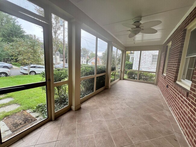 Foto del edificio - Lovely 4 BR/2.5 BA Single-Family Home in S...