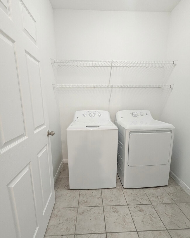 Laundry Room - Woodland Hills Luxury Apartments