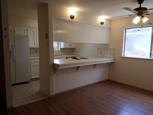 Building Photo - Cute 3 bedroom in Dinuba