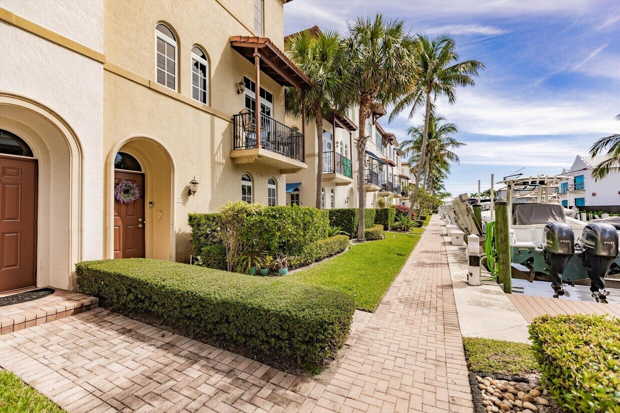 Foto principal - 820 Virginia Gardens Dr