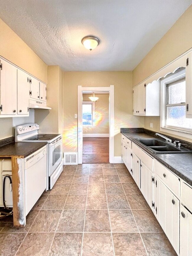 Foto del edificio - Charming 3-Bedroom Home / Pet-Friendly / V...
