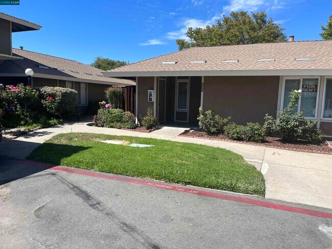 Building Photo - 2093 Olivera Rd