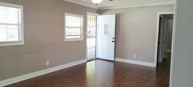 Foto del edificio - 4906 Golfview Dr