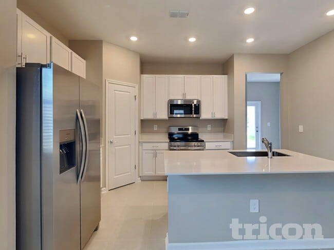 Building Photo - 743 Honeyrock St