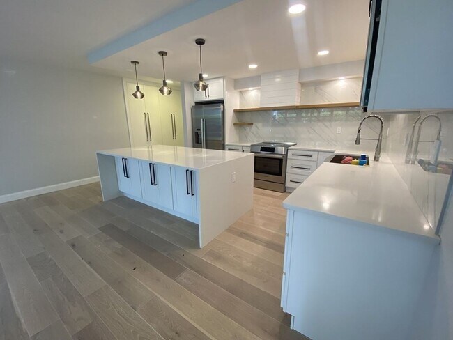 Foto del edificio - Amazing 2 bed 2 bath in Brookline