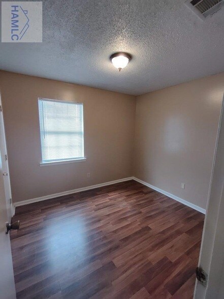 Foto del edificio - 709 Edgewood Ct