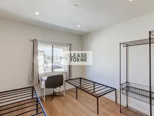 Photo - 1281 W 38th St-38th Apartment