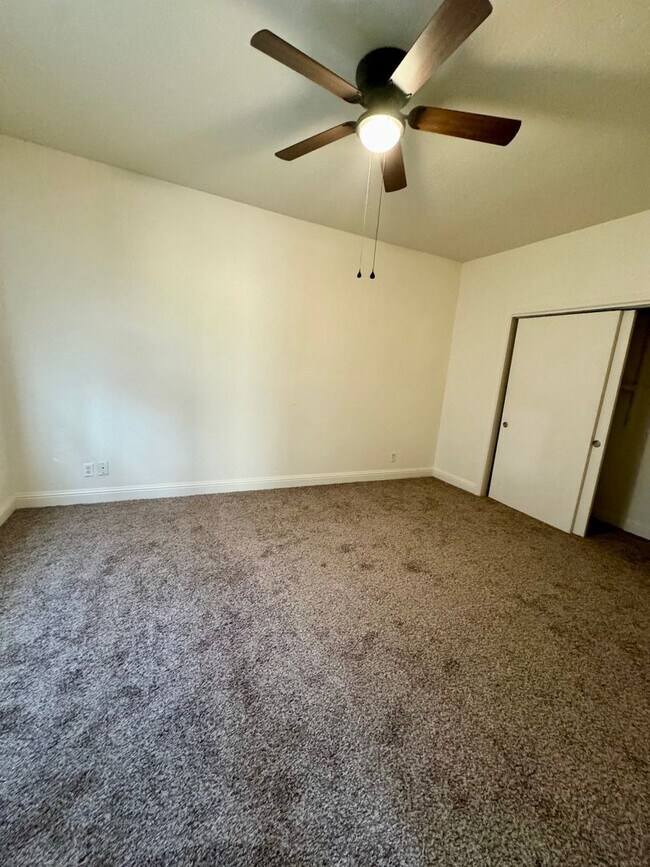 Foto del edificio - 1257 N Thorne Ave