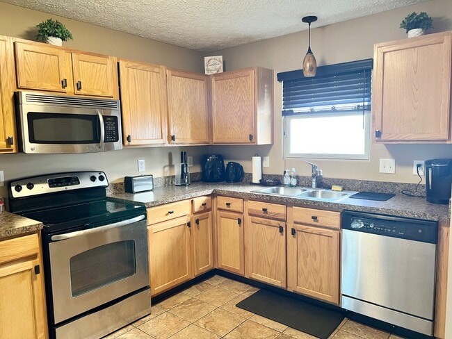 Building Photo - 2191 Painted Cliff Dr