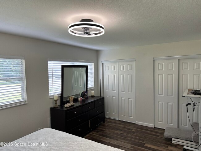Building Photo - 724 Ixora Ave