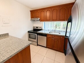 Building Photo - 17021 N Bay Rd