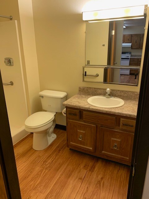 Bathroom - 400 Lincoln Ave NW