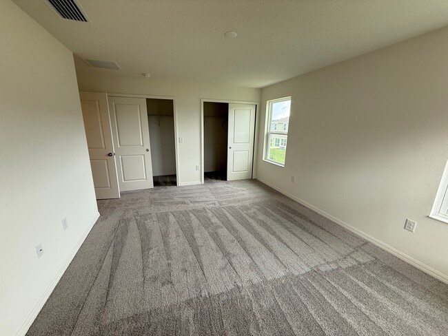 Foto del edificio - 651 Meadows Edge Pl