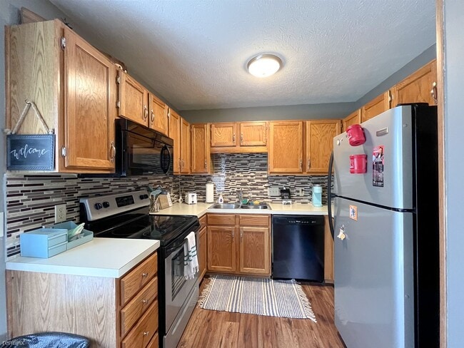 Foto del edificio - 3 br, 2 bath House - 12724 Hartman Avenue