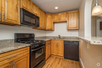 Building Photo - 129 Highland Ave