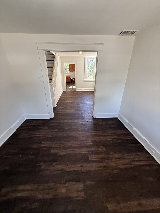 Foto del edificio - 638 E Walnut St