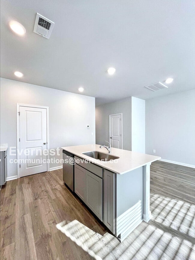 Building Photo - 4239 Feetham Dr