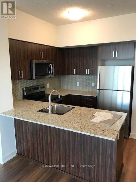 Photo du bâtiment - 1603 Eglinton Ave W