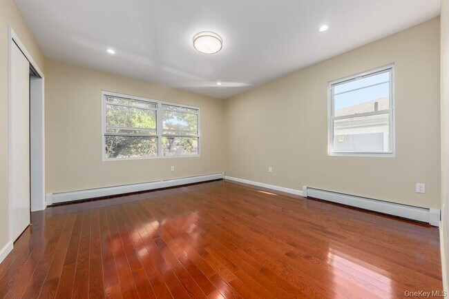 Foto del edificio - 1792 E 48th St