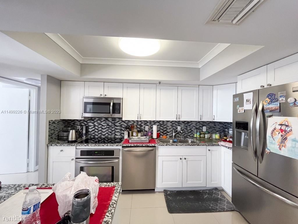 Foto principal - 3 br, 3 bath House - 20505 E Country Club ...