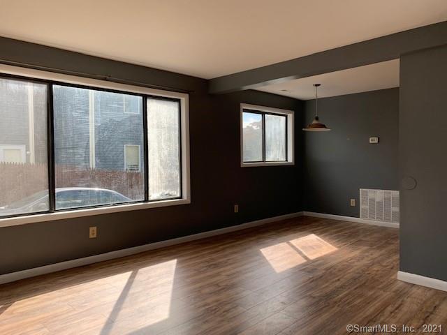 Foto del edificio - 42 Glenwood Ave