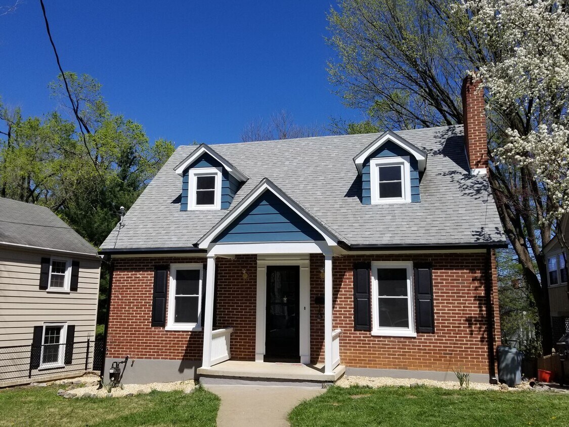 Primary Photo - Single Family 3 BR, 1.5 Bath Rental House ...