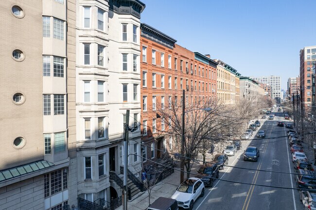 Foto del edificio - 1112 Hudson St