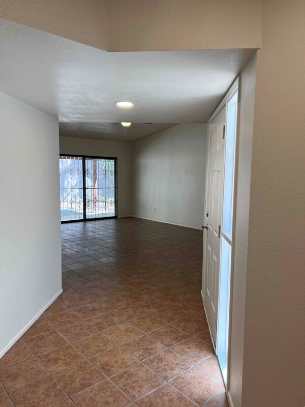 Foto del edificio - 1570 N Rachel Pl