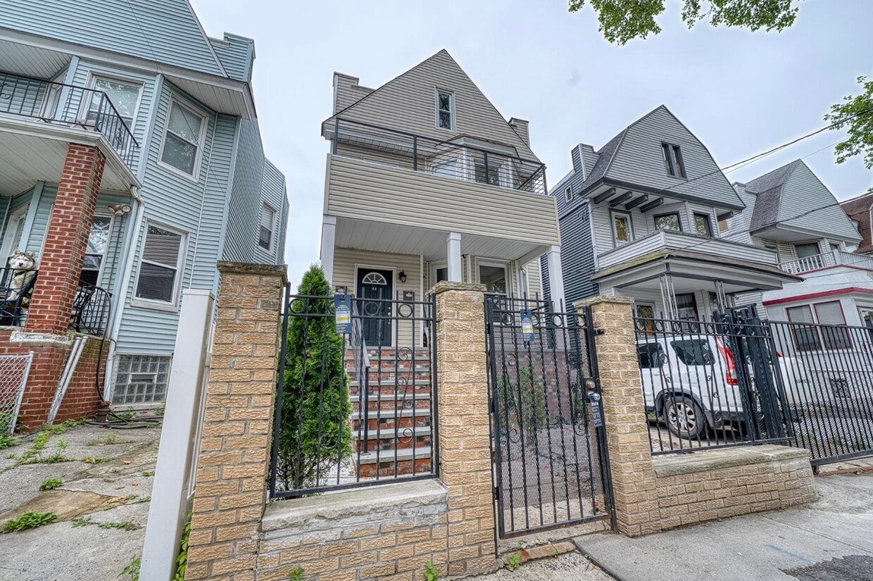 Foto principal - 46-48 Wegman Pkwy