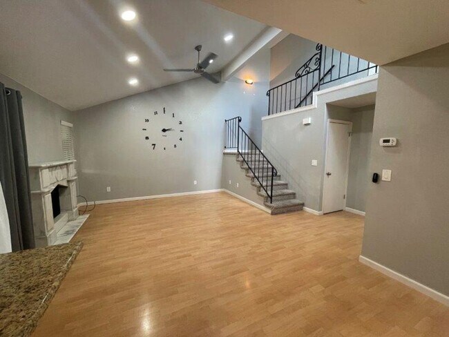 Foto del edificio - Gorgeous 3 Bedroom1/2 Plex in Elk Grove