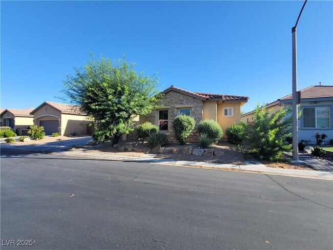 Foto del edificio - 9338 Wilderness Glen Ave
