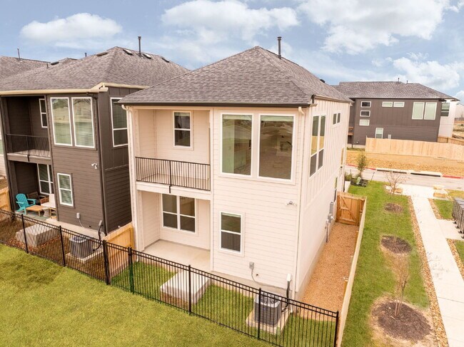 Building Photo - Charming Townhome Offering Space, Comfort, and Convenience