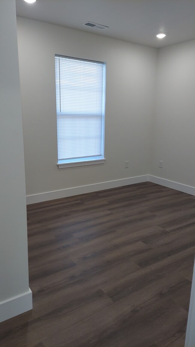 Building Photo - 508 Eagle St