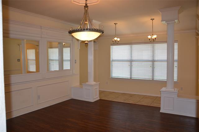 Building Photo - 3800 Palm Dr
