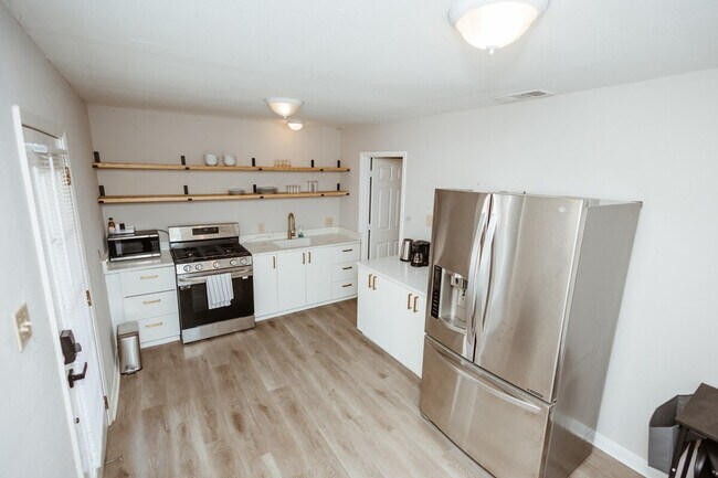 Foto del edificio - 3625 Maple Ave