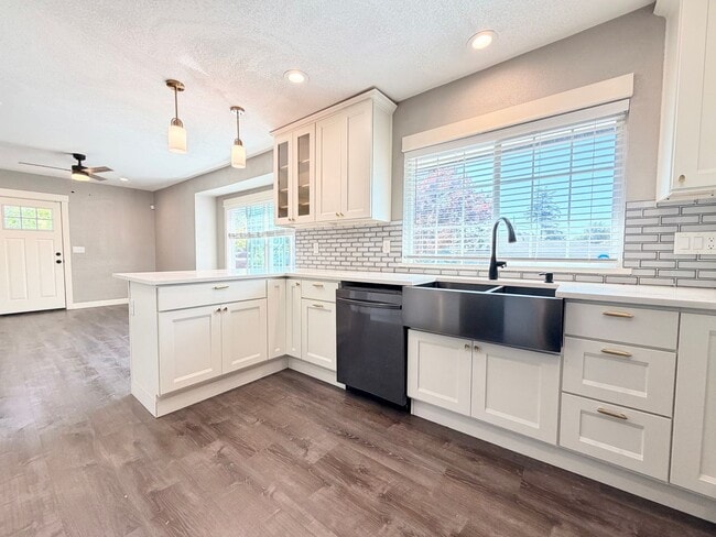 Building Photo - Lovingly Updated Home with Separate Garage, Outdoor Cat Enclosure, Finished Basement, Large Yard,...