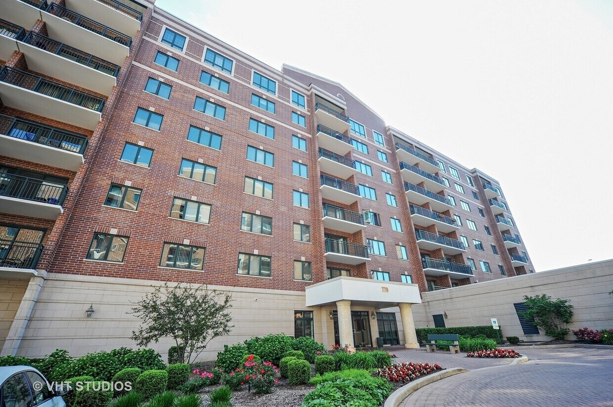 770 Pearson St, Des Plaines, IL 60016 Condo for Rent in Des Plaines