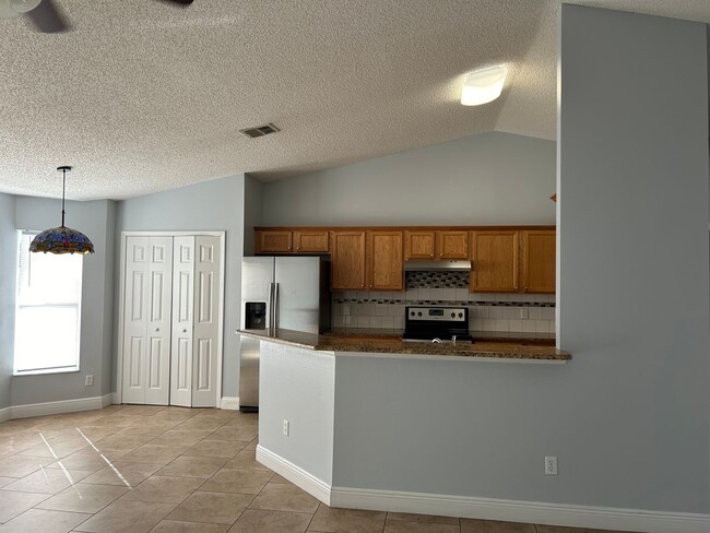 Foto del edificio - Deltona home - Move in ready.