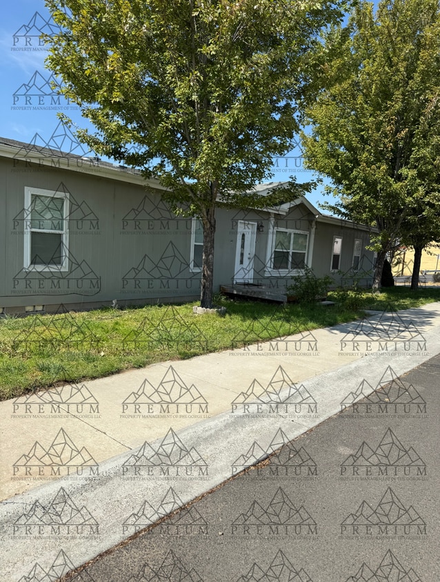 Foto principal - 4 Bed 2 Bath home in Dufur, Oregon!